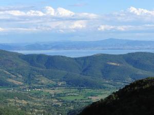 portole-view-lake-trasimeno